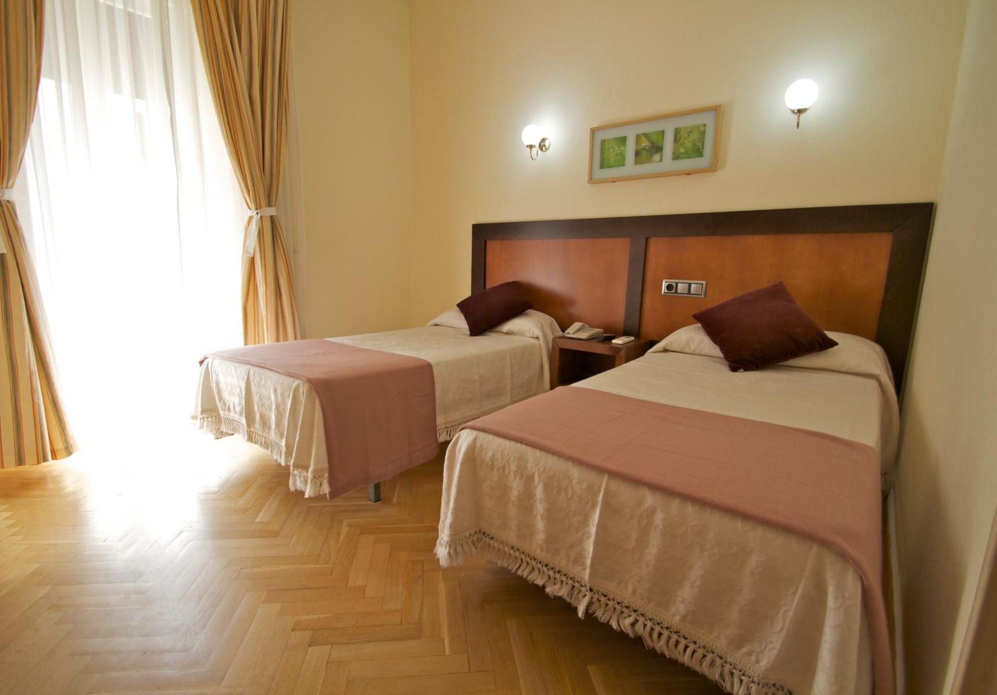 Hostal Greco Gran Via Madrid — Photos 1